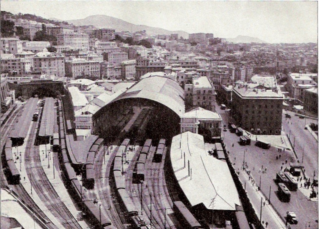 11/ The city's harbor kept growing between the two wars, but the inner Old Port was progressively closed, as ships became larger, and so many rail lines were abandoned. But passenger traffic kept growing and more place was literally carved out from mountains to enlarge stations