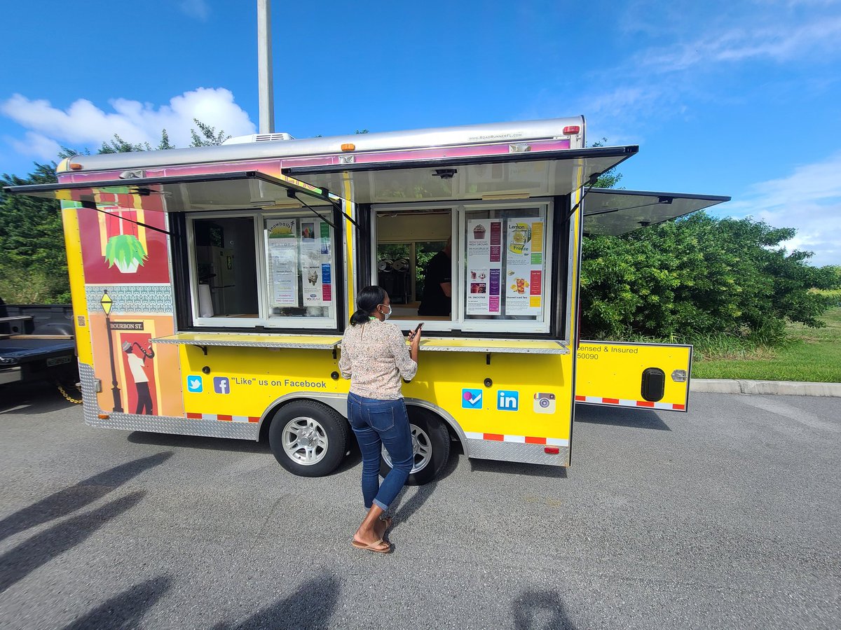 TechyBecky7's tweet image. So thankful to work for @IRCSchools! Our Thanksgiving lunch was a blast! 🦃💃🕺#SDIRCStrongerTogether #SPARK_IT #Thankful