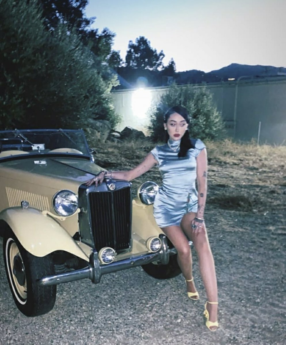 AussieCyrens's tweet photo. Noah on the set of a NEW upcoming music video! Who’s excited? 💋 https://t.co/0vyVWgZ91g