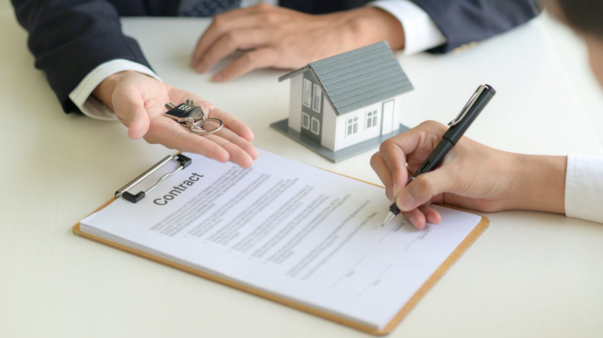 InspireFCU's tweet photo. Buying a new home is an exciting, but stressful event. There's so much to consider, including #financing your home with a loan. 🏠 Check out our #blog for a rundown of quick tips for a seamless home loan process: https://t.co/D4hcWSLpUt https://t.co/QXCTjx1bMm