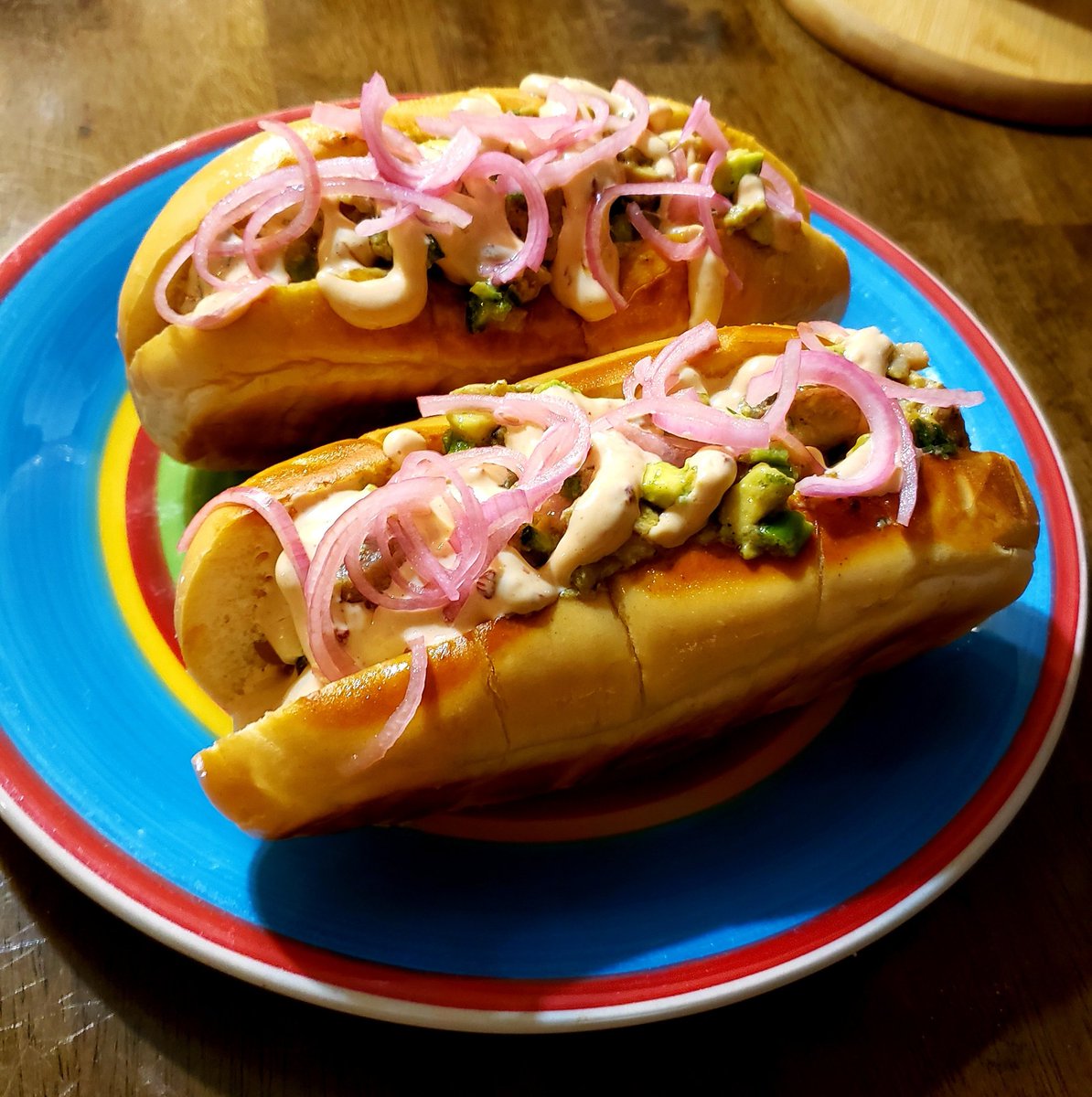 TheMaxHowe's tweet photo. Fresh caught spicy Tuna and avocado, spicy mayo, Pickled shallots.. @inagarten #moderncomfortfood #tuna #tunaroll https://t.co/UDGjxXIouY