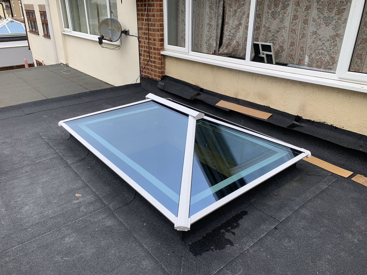 ATOUCHOFGLASS97's tweet photo. Want some extra light in your flat roof extension?
Our Max-Light lanterns or Maxi-Flat are excellent for letting natural light into your home
Contact us for a price
#window #windows #photography #home #glazing #selfcleaningglass #photooftheday #hornchurch #lanternroof  #essex https://t.co/FcCWnP6n3g