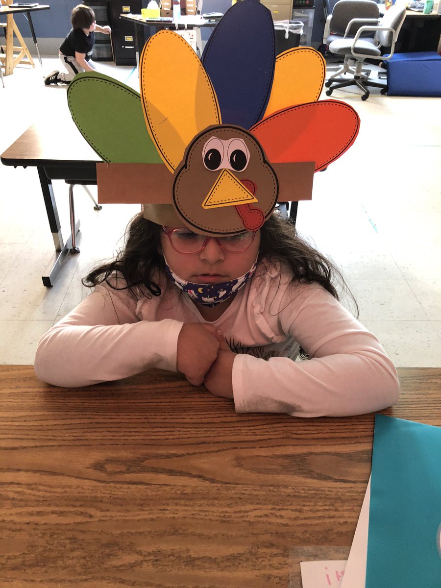 SSEStallions's tweet photo. The last day of in-person instruction before Thanksgiving seemed a perfect time to read “How To Catch A Turkey” and do a little crafting! #LibraryLlamas https://t.co/13m8TYsARr