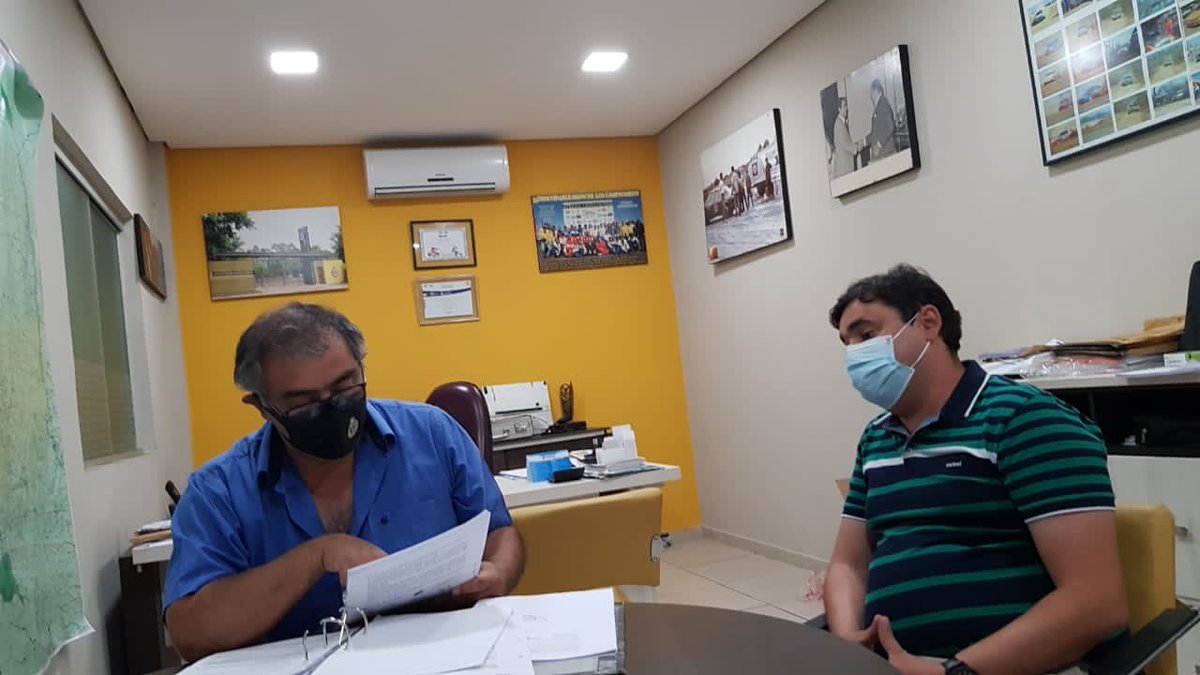 CenCarVolante's tweet photo. El Pdte. del Centro Carmeño de Volante Germancito Gneiting, presentó oficialmente al Turing y automóvil club paraguayo, las documentaciones del C.C.V para su reconocimiento, los documentos fueron recepcionados por  el director de la comisión deportiva Abg. Nery Silva. https://t.co/oOHznqQXMO