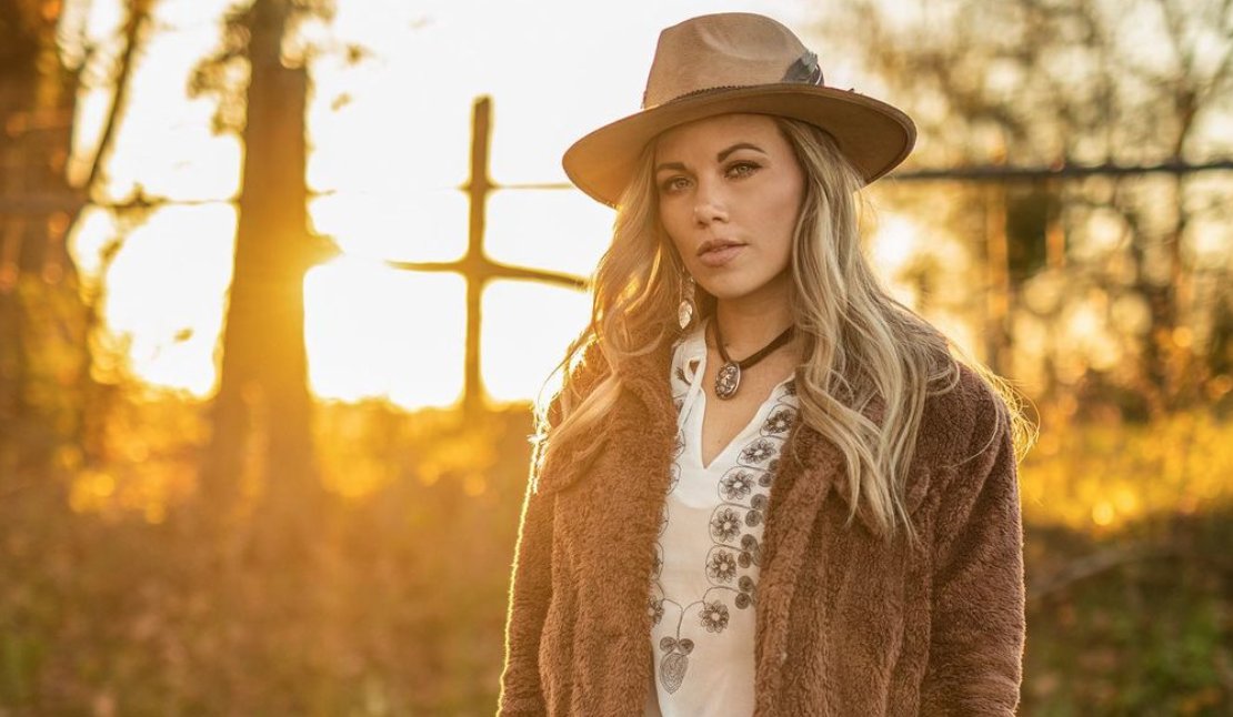 localmusicch's tweet photo. SIP Music Series with Kirstie Kraus Friday at 7 pm PST! #country
Kirstie Kraus is a modern country artist with a blues, rock, funk twist. 
#livestreaming #livemusic #liveconcert #supportmusic #local #nashville https://t.co/6Qbg0sbs1m