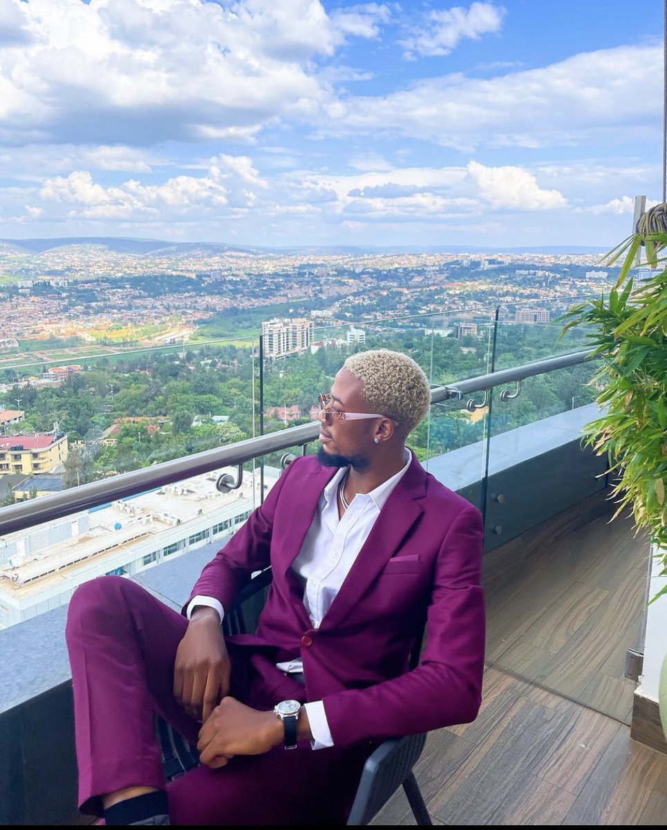 khalifahoflagos's tweet photo. Saying Hi from Cloud 9.
#PrinceOfGuinness | ASSU | Thor | #BossEP | Admin https://t.co/uUzN5quPel
