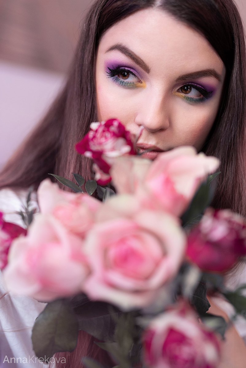 Kitannabanana's tweet photo. Sharing with you my results from the small homeshoot I did a little while ago here aswell. I love them a lot and realised I neglected sharing them to Twitter 💜
#purplevibes #pinkvibes #homeshoot #pastel #pinkpurple #logitechheadset #catcontent #purplemakeup #casuallook https://t.co/uf6LLevWF8