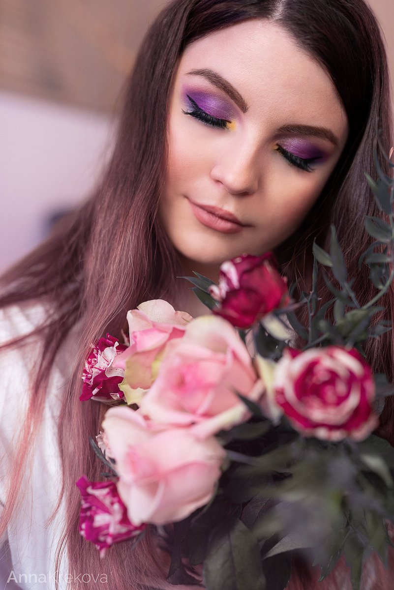 Kitannabanana's tweet photo. Sharing with you my results from the small homeshoot I did a little while ago here aswell. I love them a lot and realised I neglected sharing them to Twitter 💜
#purplevibes #pinkvibes #homeshoot #pastel #pinkpurple #logitechheadset #catcontent #purplemakeup #casuallook https://t.co/uf6LLevWF8