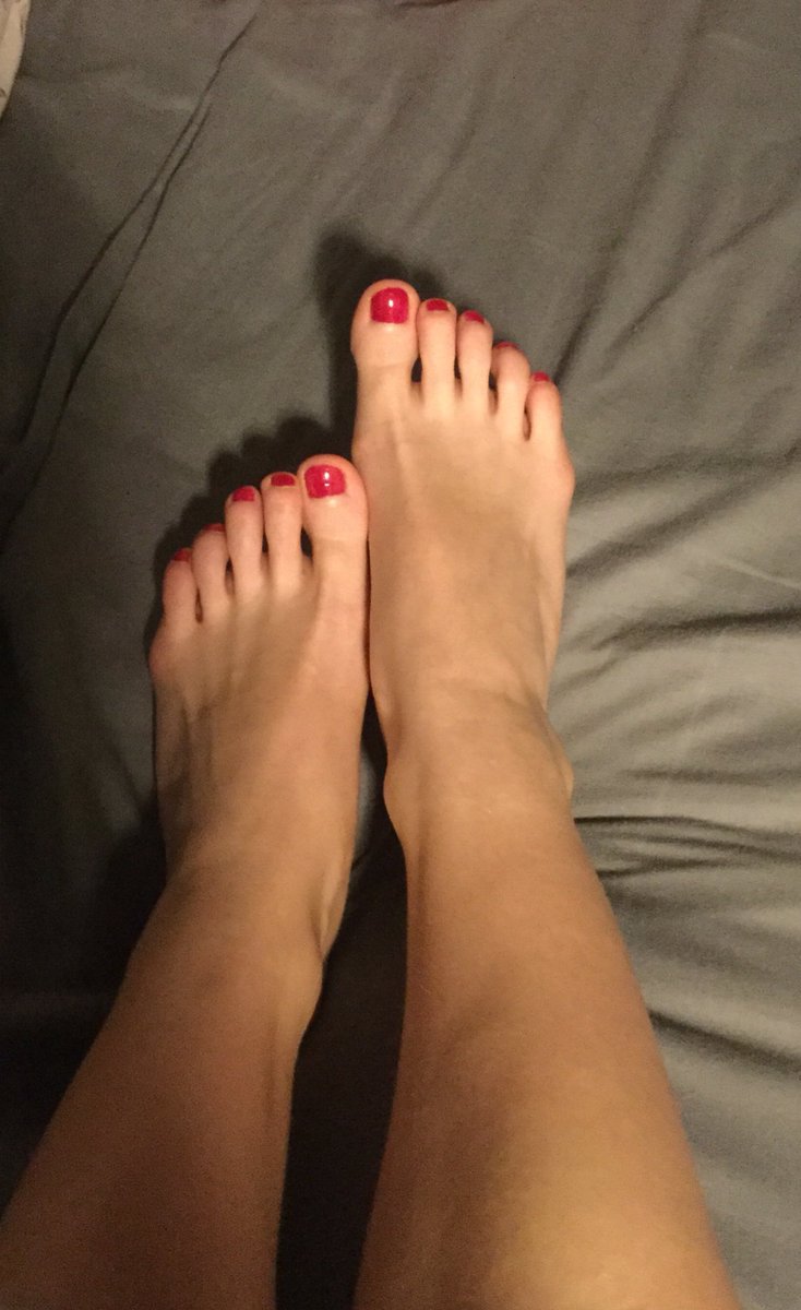 sara325879's tweet photo. On est arrivé au 25 RT donc voici une photo de mes pieds 🥰

Si vous voulez en voir plus continuer de RT 😍 https://t.co/Lsnldzx49G