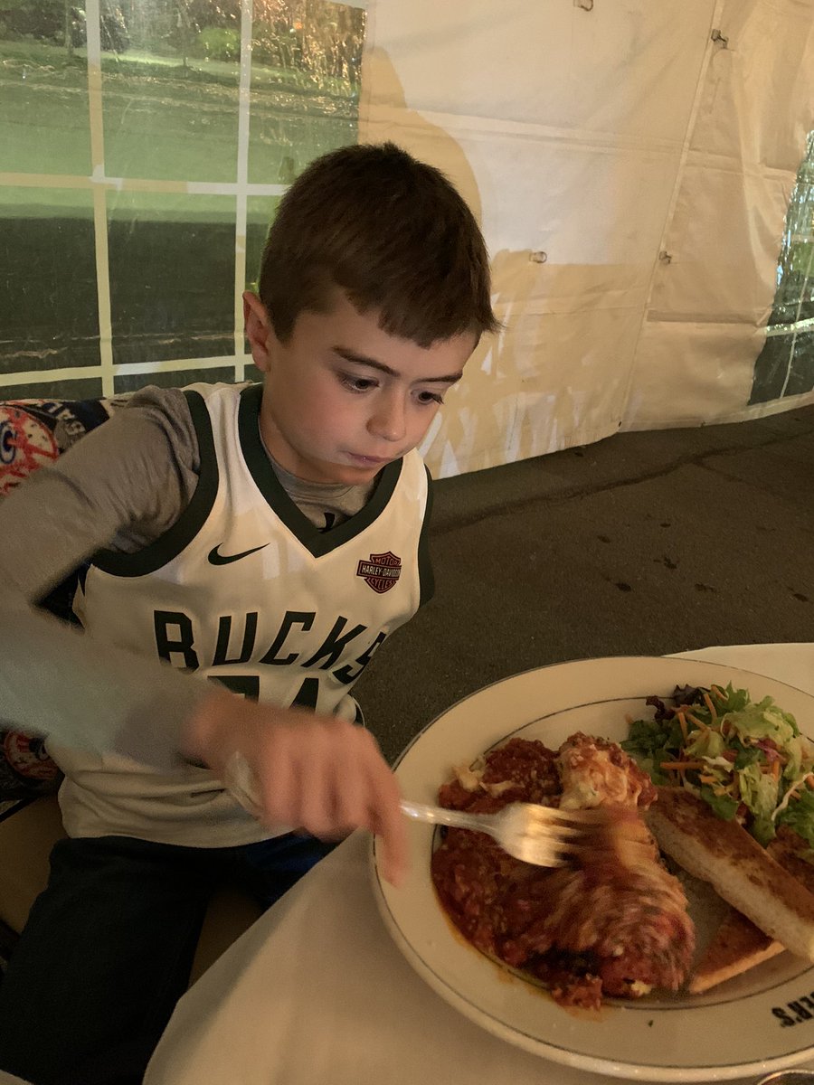 holly_harris's tweet photo. Y’all should come out to @jalexanders  in Lexington tonight. They have heated outdoor seating and a lasagna that would make Garfield proud! #tipyourwaiters #bigtime https://t.co/mrCWScaB70