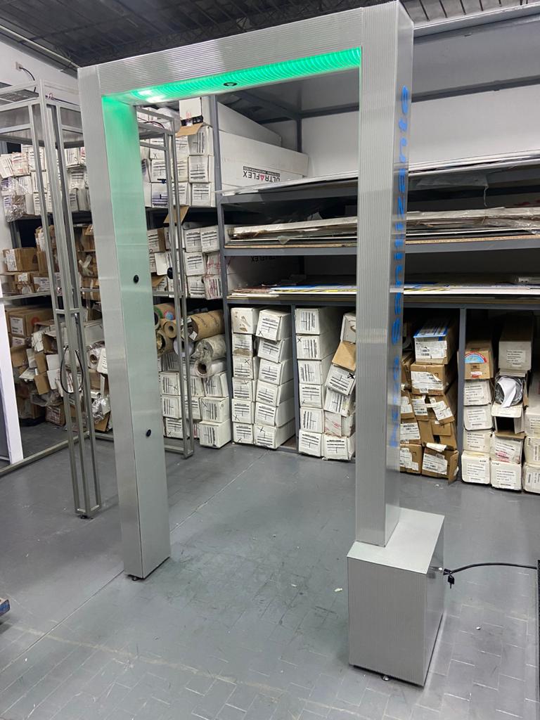CreavisArg's tweet photo. Esto porque no utilizan los equipos sanitizantes de #Creavis, diseñados con 20 años de experiencia en la gestión de espacios públicos masivos. https://t.co/Qzxq3OlDZi
