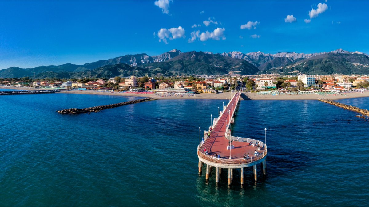 RomeiAlice's tweet photo. Marina di Massa boasts a double landscape.
on the one hand the fantastic seaside coast, a fixed destination for tourists during the summer.
On the other hand, the wonderful view of the Apuan Alps, a popular destination for those like me, who always love to stay cool!🏞💪🏻☺️ https://t.co/EKHfqDtQv4