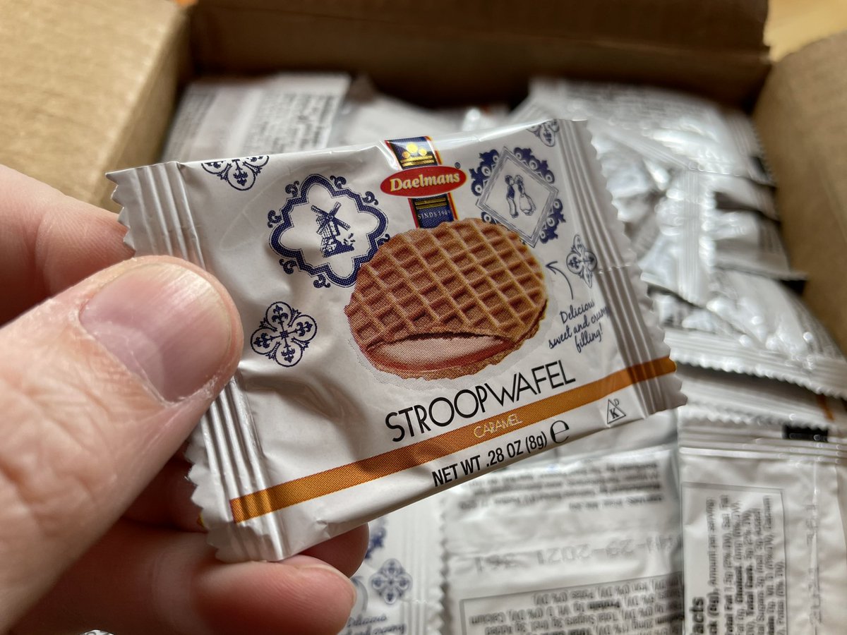 joeltelling's tweet photo. A story in 4 photos. A box from @FilamentOne using stroopwaffels as packing material. I like this. https://t.co/GkYC0MQiNy