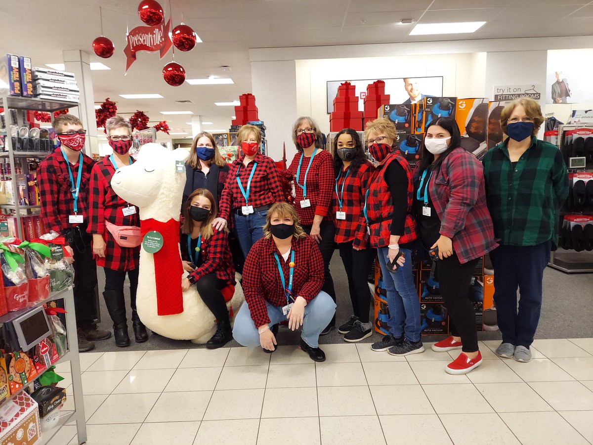 ctrax4447's tweet photo. #LIFEATKOHLS Buffalo Plaid Fun at #Store1487 https://t.co/fiQgpw96E1