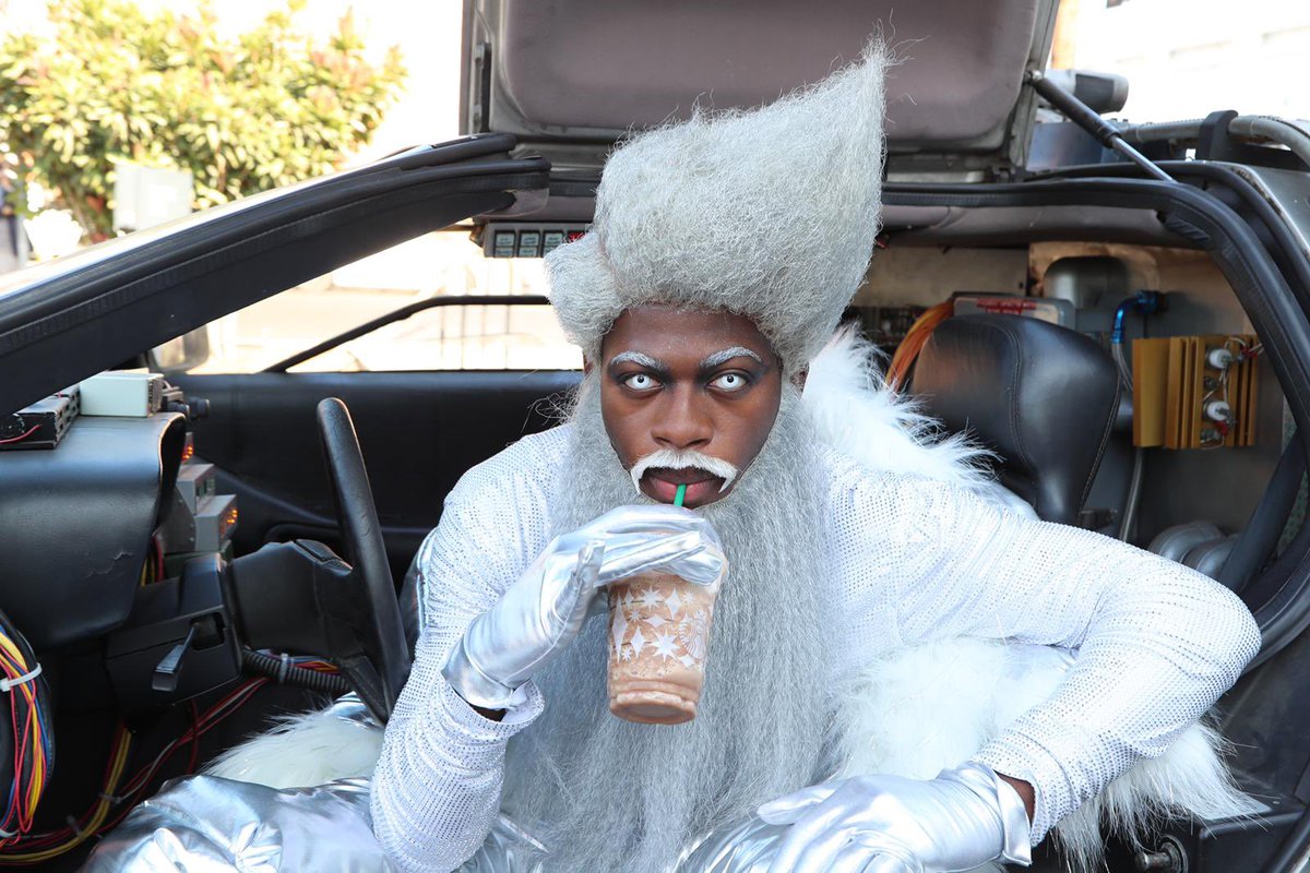 Kevin_Johnson's tweet photo. Hey @lilnasx - thanks for stopping by and paying it forward. Cheers to #HOLIDAY. 

📸 @jerrittclark https://t.co/4cj4JyLCEo