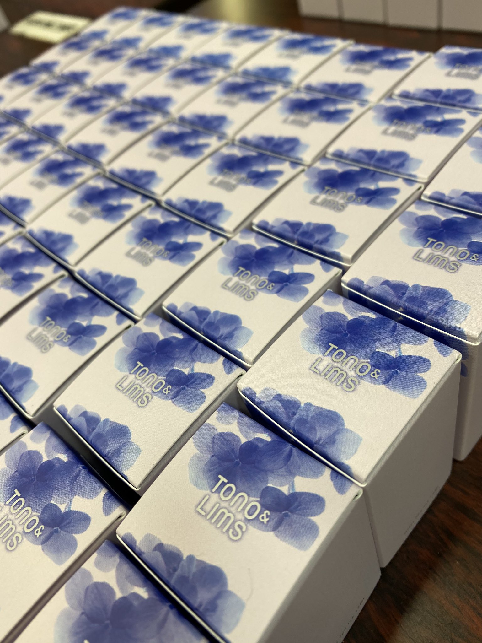 Tono Lims 季節外れの 八仙花 Pm 0 00 陽光を浴びて溌剌と 神戸ペンショー スペシャルカラー Red On Purple ギフショナリーデルタさんより Giftionerydelta Tonoandlims とのりむ インク沼 Kobepenshow T Co Pj3fpfmim7 Twitter