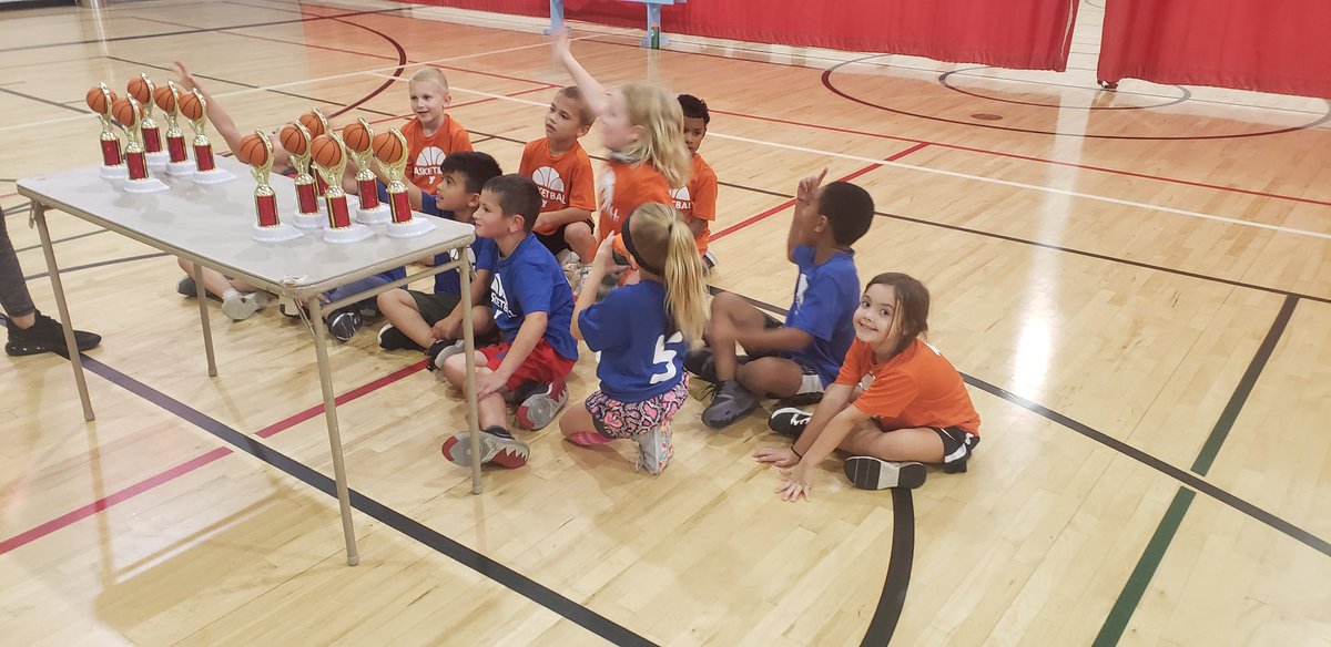 ChrisTsambis's tweet photo. 5-6 year #YMCA world championship #basketball https://t.co/xAIvsyqtHv