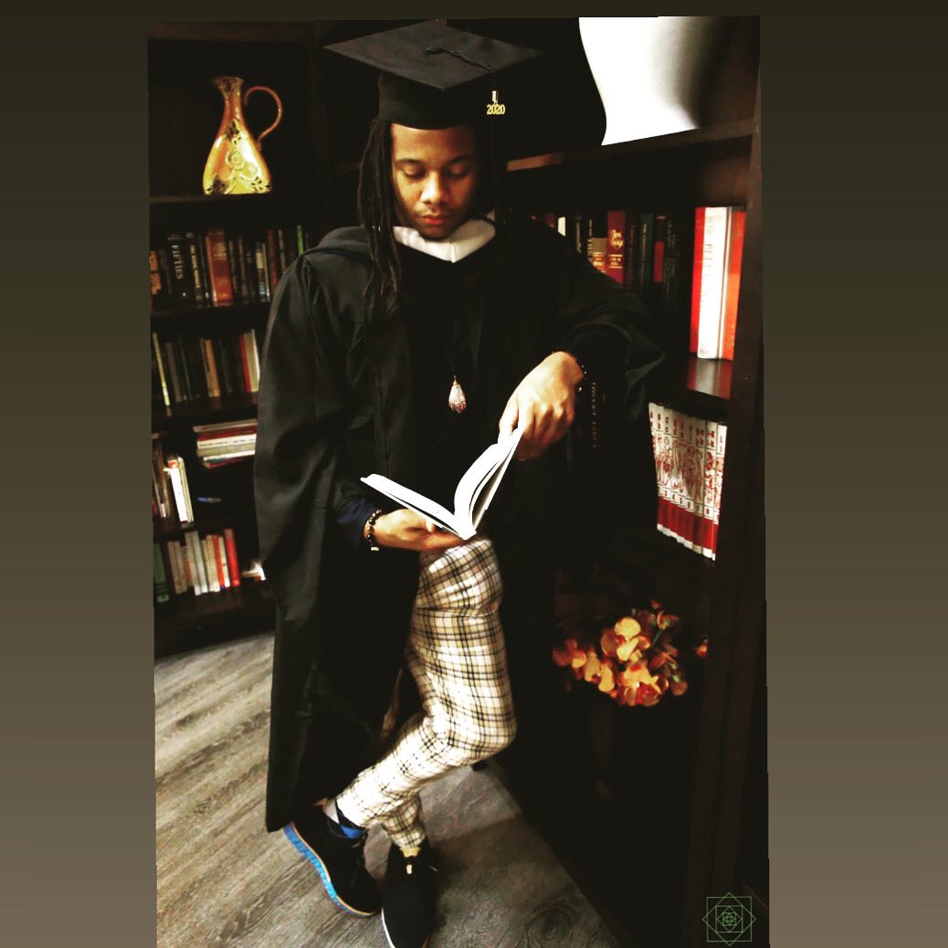 B_easy47's tweet photo. The only success I’m chasing is my own 🎓 #masteredit #moregradpicscomingsoon #blackmaletherapist #mentalwellness #blackmen #blackexcellence #degreenumber2 #doctorateloading #BlackLivesMatter https://t.co/PlV6j6rzOm