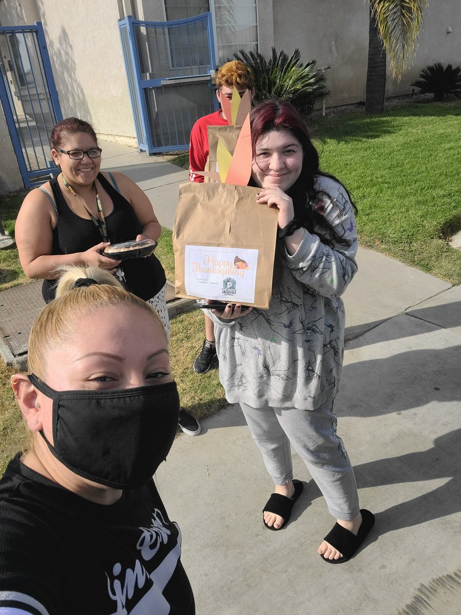 ngosuna's tweet image. Proud to be part of the amazing Panther Family💚 Shout out to our sponsors, to Mr. Joe Rodriguez, Mrs. Hays and my work friends for making this a reality💚 @Perris_ASB @TeamMaciasPHS @ProfeGoode @GeoSciJackie @MachleSmith @PerrisFFA @PHCounseling @Miss_Gs_World  @HR_Skorpanich