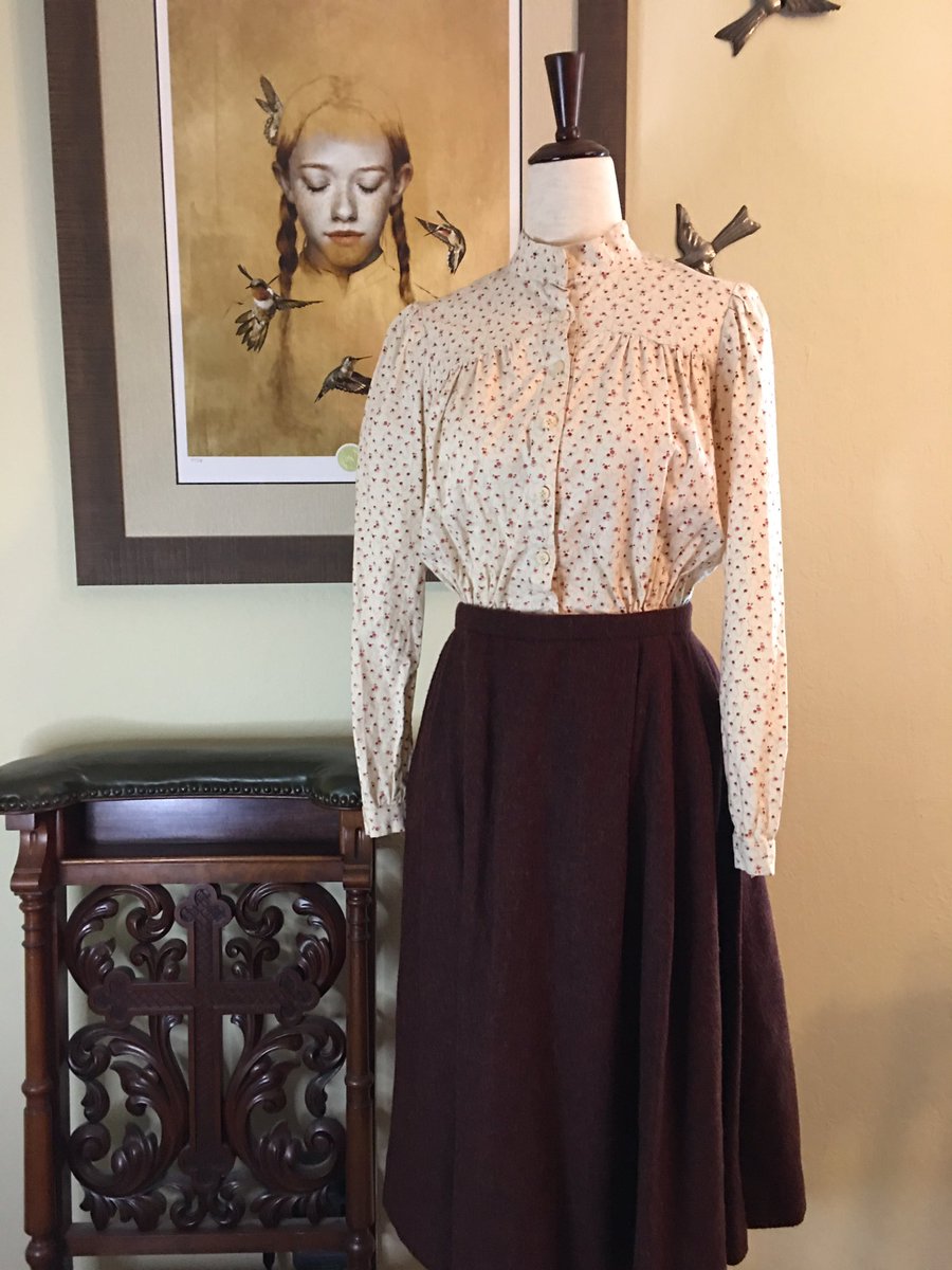 This skirt is a lie y’all. They are actually pants! Well, skirt in front and pants in back. And it’s a heavy, scratchy, bulky fabric. I’m gonna say prob not fun to wear in the summer. And no, I couldn’t get that skirt closed. Our girl is super Petite! Belt obv not Anne’s. +