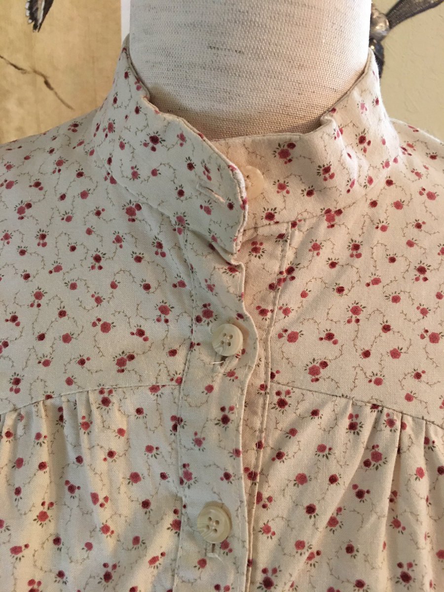 This skirt is a lie y’all. They are actually pants! Well, skirt in front and pants in back. And it’s a heavy, scratchy, bulky fabric. I’m gonna say prob not fun to wear in the summer. And no, I couldn’t get that skirt closed. Our girl is super Petite! Belt obv not Anne’s. +