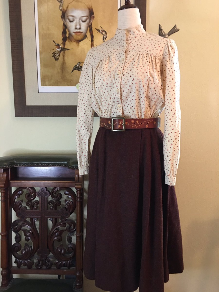 This skirt is a lie y’all. They are actually pants! Well, skirt in front and pants in back. And it’s a heavy, scratchy, bulky fabric. I’m gonna say prob not fun to wear in the summer. And no, I couldn’t get that skirt closed. Our girl is super Petite! Belt obv not Anne’s. +