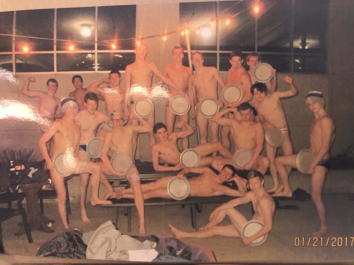 Flashback Friday to this 👇 award winning 🤩 Big Ugly 🍔 pic taken in 2017 <a href="/Btown/">brian carter</a> Bub’s. Can you do one better?! 🧐😏