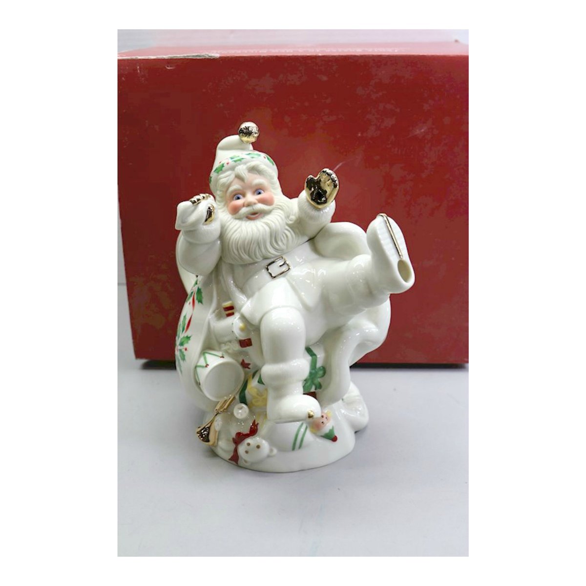 JunkYardBlonde's tweet photo. Lenox Santa Christmas Teapot Trimmed in 24k Gold 8" Tall IOB https://t.co/BKtfRIp5or #christmas #24kgoldtrim #inoriginalbox #holidaysantacoll #junkyardblonde #vintagechristmas #gotvintage #christmasdecor #christmaskitchen https://t.co/ZHP5MgOULM