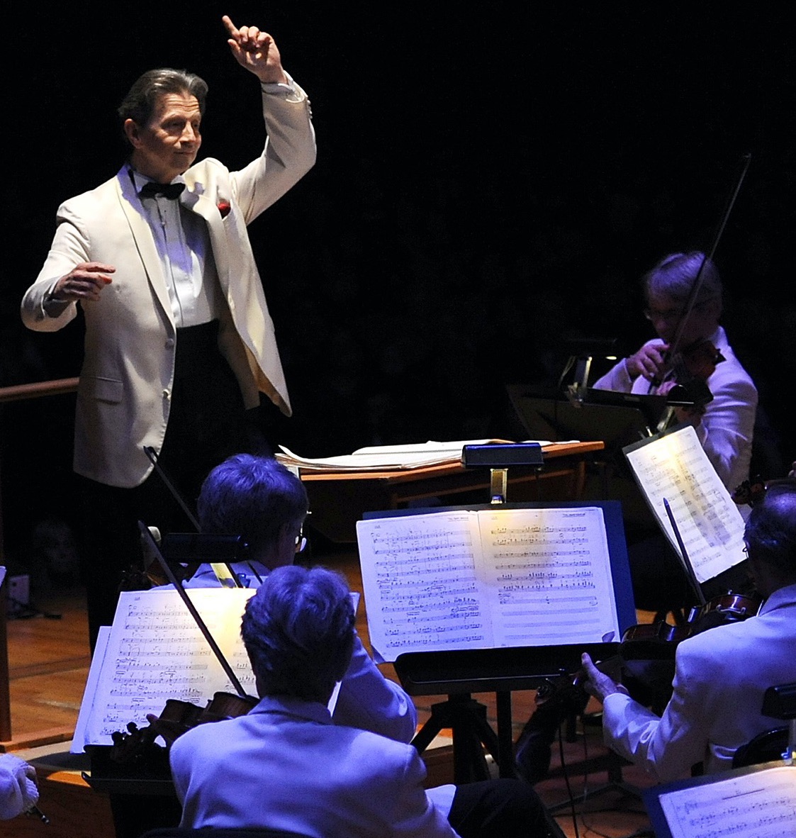 BaltSymphony's tweet photo. #OnThisDay in 1949 the Baltimore Symphony's first ever pops concert was said to "win plaudits." This weeks pops episode of #BSOSessions with Jack Everly may look a little different than our performance in 1949 - but there's still "nothing humdrum" about it! https://t.co/NjxjgkgMaa