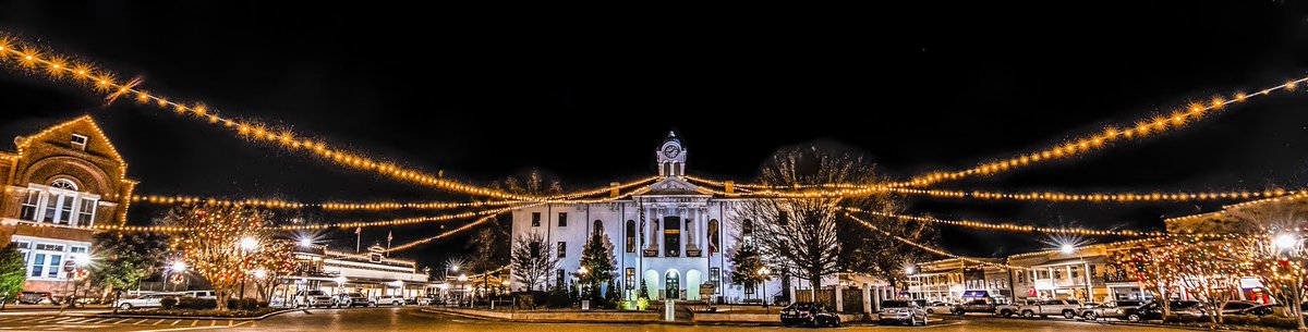 OleMissPix's tweet photo. Oxford, MS.

The cutest little town on Earth.

#WeGetToLiveHere
#ComeToTheSip 
#PostcardTown https://t.co/5IwwPFgpm7