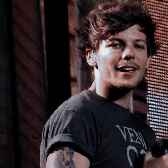 TommoConnie's tweet photo. ⇝ աօռɖɛʀ ϟ

𝐀𝐔 𝐋’𝐚𝐫𝐫𝐲

Donde H tenía sensaciones extrañas, oía voces constantes y además tenía visiones del mismo chico todas las noches. 

O

Donde L vivía en una dimensión alterna donde todos tenían poderes, y por las noches soñaba con un chico de ojos esmeralda. https://t.co/OFYsfdIYuN