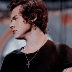 TommoConnie's tweet photo. ⇝ աօռɖɛʀ ϟ

𝐀𝐔 𝐋’𝐚𝐫𝐫𝐲

Donde H tenía sensaciones extrañas, oía voces constantes y además tenía visiones del mismo chico todas las noches. 

O

Donde L vivía en una dimensión alterna donde todos tenían poderes, y por las noches soñaba con un chico de ojos esmeralda. https://t.co/OFYsfdIYuN