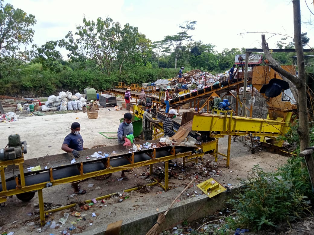 sitihobbys's tweet photo. It is no longer the time for garbage to be thrown away .. all processed ~~ with the concept of an independent zone for waste will approach a waste-free country
https://t.co/ZN6Mmf1wyf https://t.co/VDP0MCruXF