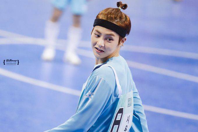 I wanna thank xiumin for putting his hair in a bun