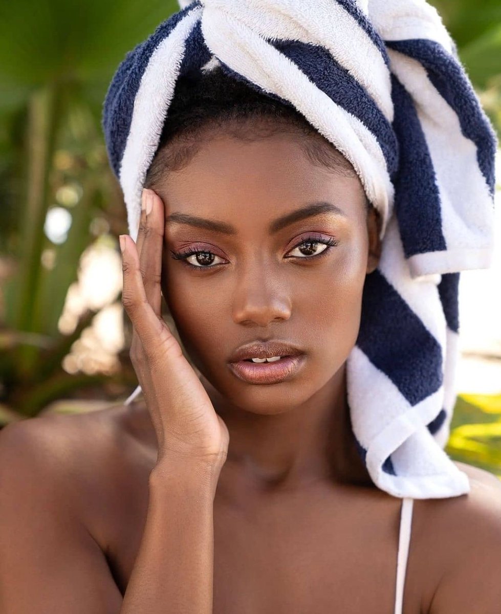 BlackOpalBeauty's tweet photo. We see the #BLKBeautyMovement is taking care of their skin this winter 😍@Jessica_crater created this subtle, dewy glam using our Skin Perfecting #StickFoundation in #Carob and #Amber on @Amina.audrey.
Photo: @Marciestudios
#BLKOPL #BeautyisREAL
#BLKBeautyMovement https://t.co/o0uFZ6qTSn