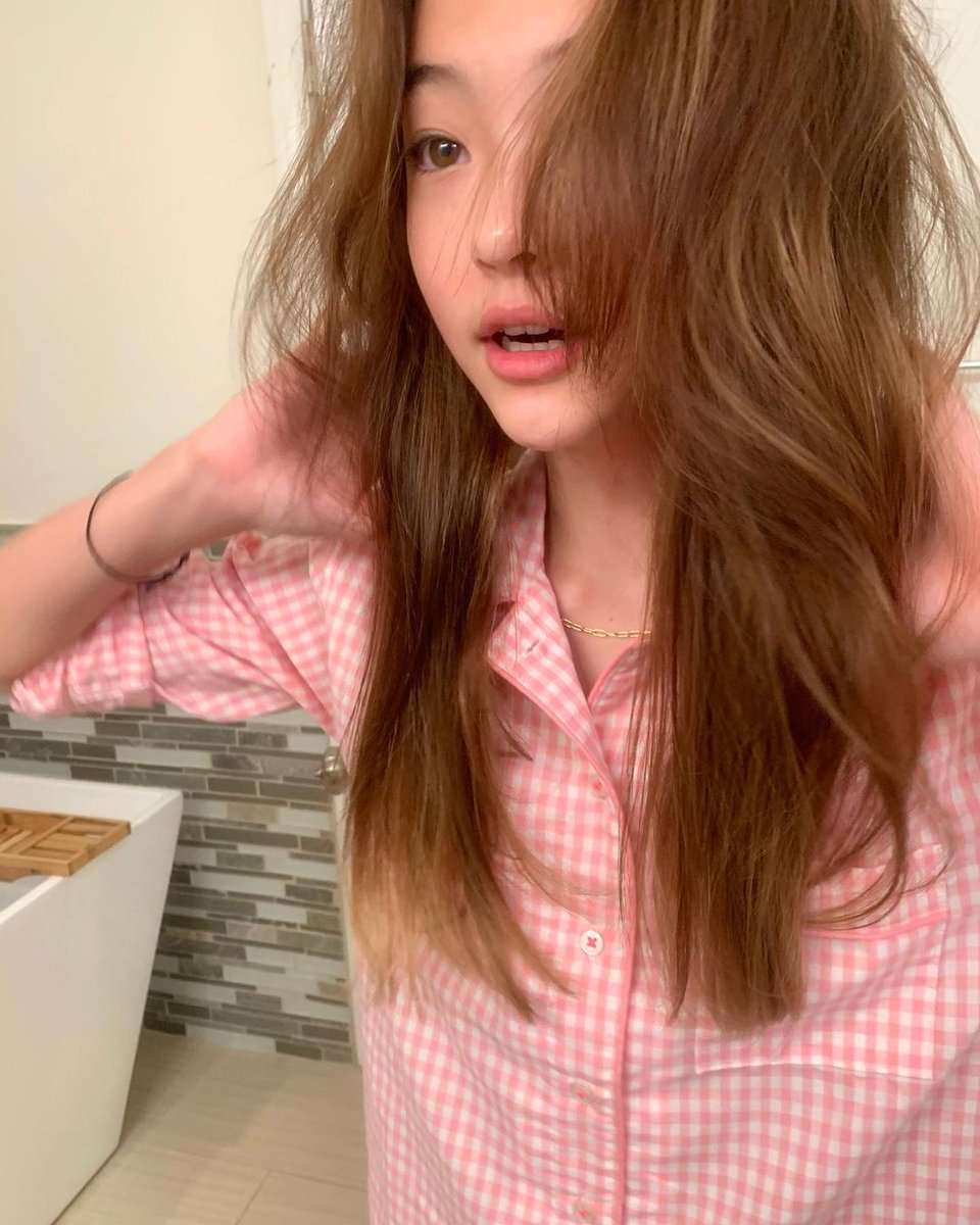 ellagross_py's tweet image. 20/11/20 #UPDATE🦋

Actualización de @ellagross en instagram💗

&quot;Me he secado el pelo esta noche. 🧏🏻‍♀️ ¿y tú? ¿Qué hicieron ustedes?&quot;

🌱Follow: @ellagross_paraguay
────────
#ellagross #model #trainee #yg #theblacklabel #ellagross_paraguay