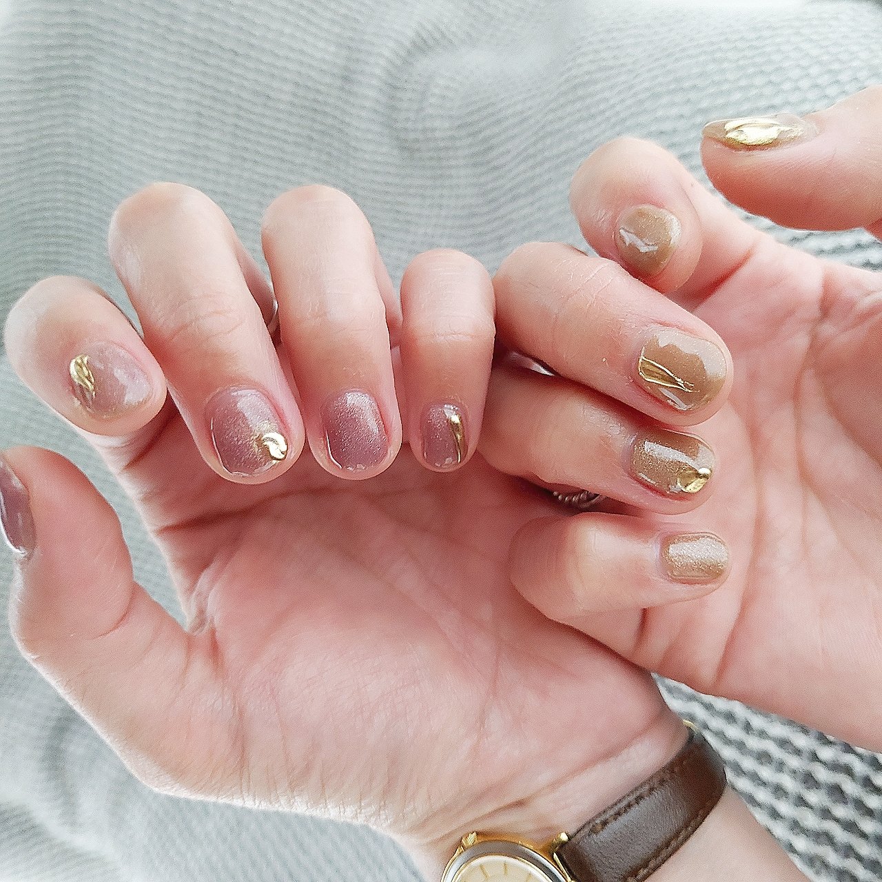تويتر しろくまnail على تويتر まだまだまだ 自爪はショート継続中 今年はもうずっと短いな 多分 そんなこんなで左右色違い マグネットネイル ミラーネイル それぞれ違った輝き マグネットネイル ミラーネイル ショートネイル ちび爪