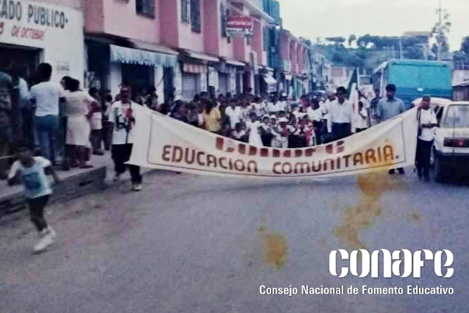 ConafeOaxaca's tweet photo. #UnDíaComoHoy #Rememorando
Un 20 de noviembre de 1999, nuestros pequeños alumnos y alumnas, en compañía de sus docentes, participaban en el desfile conmemorativo de la #RevoluciónMexicana en San Pedro Pochutla, #Oaxaca #OrgulloCONAFE #CONAFE https://t.co/fAjUogovU3