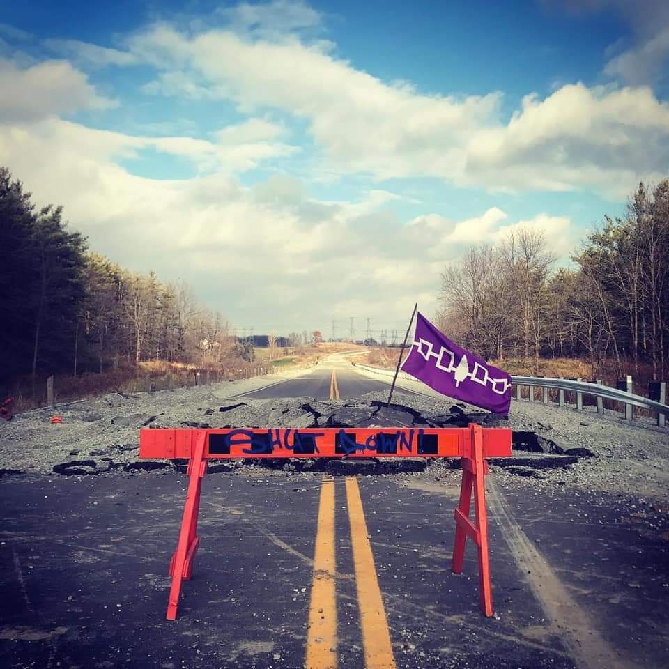 Day 125 #1492LandBackLane Update from Skyler Williams

4 weeks behind barricades and continued feet dragging by the feds and province. We are holding them to their word. Nation to Nation does not happen at the end of a gun.