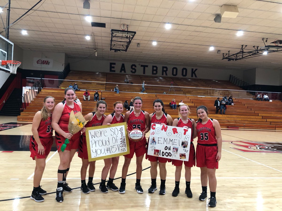 Eric_Mounsey's tweet photo. Congratulations to ⁦@emme_boots⁩ as she reached the 1,000 point club! Unbelievable teammate and competitor. So proud of you Emme, incredible moment for you and your teammates! https://t.co/vPSqz9zbuL