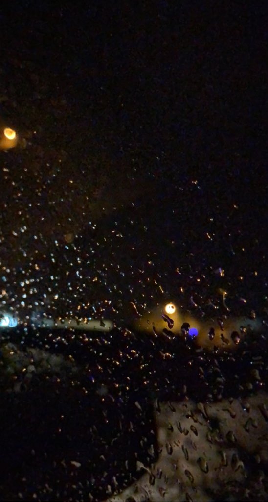 #مطر_الليل

"كالعادة يداهم المطر تعاسة الأيام ويحولها بهجة ♥️🌧.