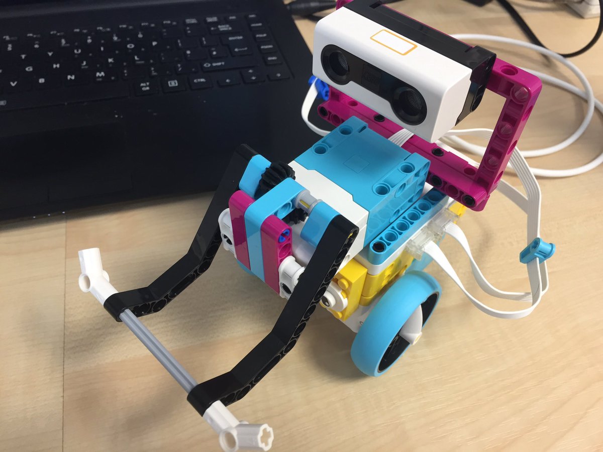 spikedt6's tweet photo. This is why I love teaching #DandT #STEM I spent the morning with @raisingrobots @bydesigngroup @Tomorrows_Eng learning how to create robots with @LEGO_Education Spikeprime. I can’t wait for our new robotics club @Granville_dft to start in January #EEPRobotics #myraisedrobots https://t.co/iOOMH49Ght