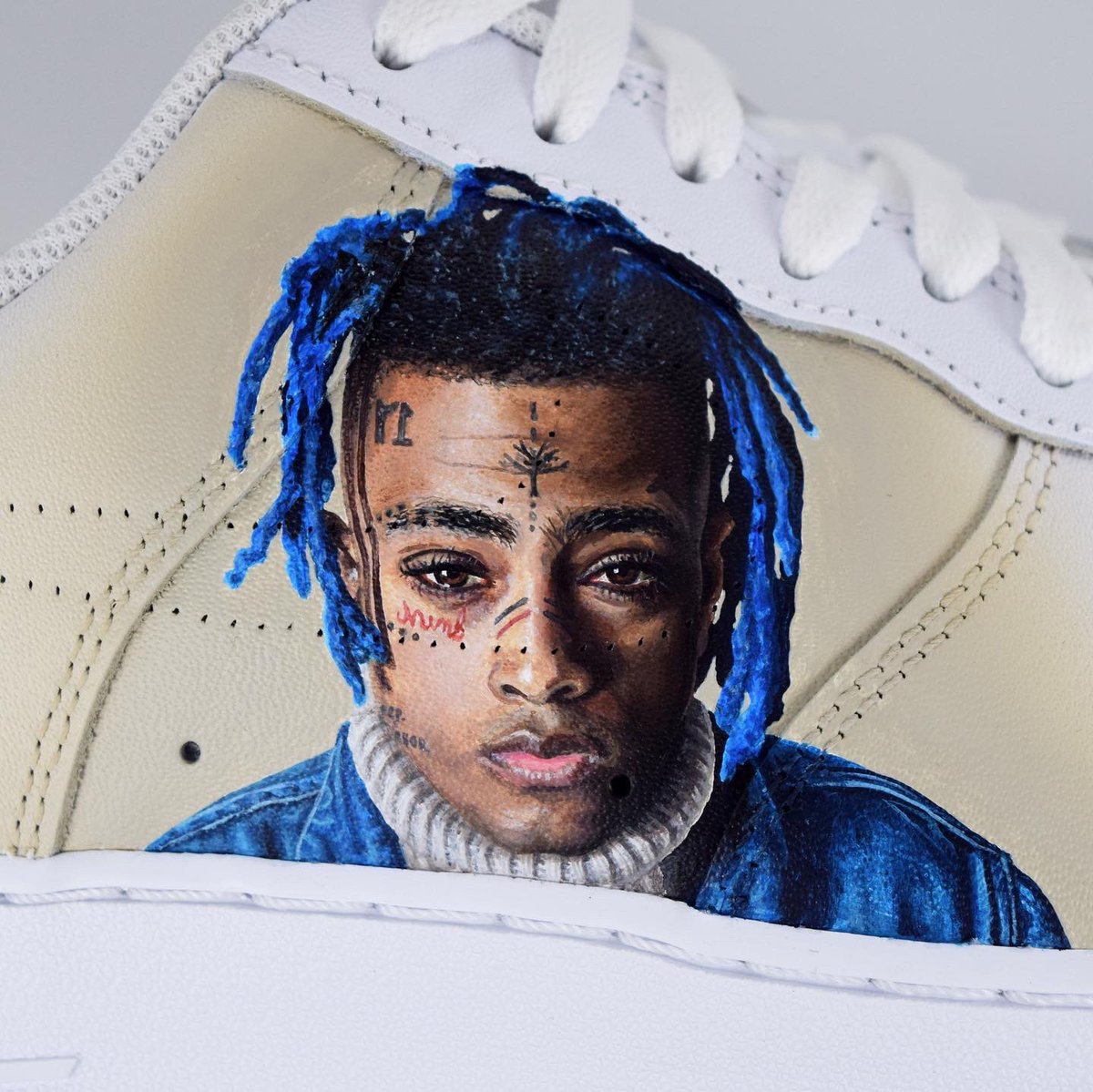 justwincustoms's tweet photo. RT for XXXTENTACION 🕊🙏 

Portrait from a while back - painted using @AngelusDirect #xxxtentacion #handpainted #customshoes https://t.co/foRpZrK7kf