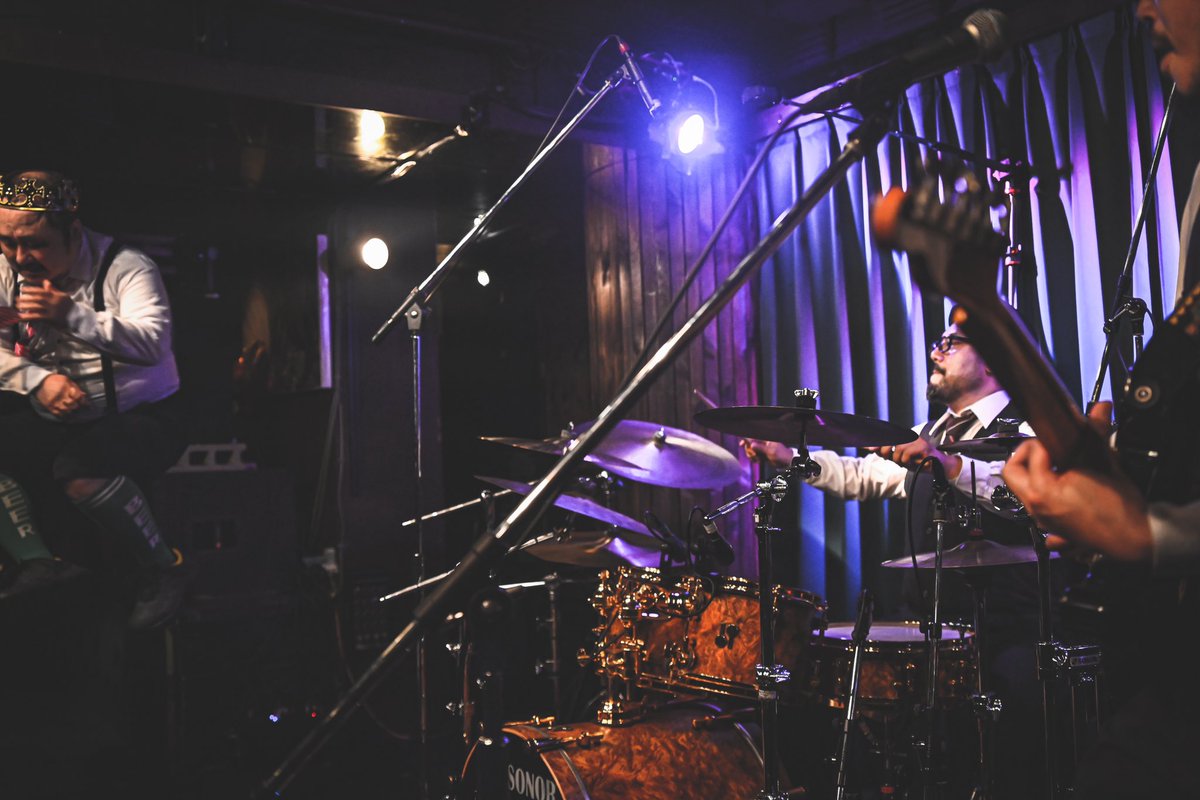 YEA_th's tweet photo. ファンクの親方！？いやファンクのキングが現れた！！
そう！昨日はモミーFunk!ワンマンライブでした、4月からライブ配信でずっと一緒に駆け抜けてきました。常に最高な音楽を届ける姿勢を間近でみれ、撮ることが出来とても光栄です。 https://t.co/Ghy4KFnUHp