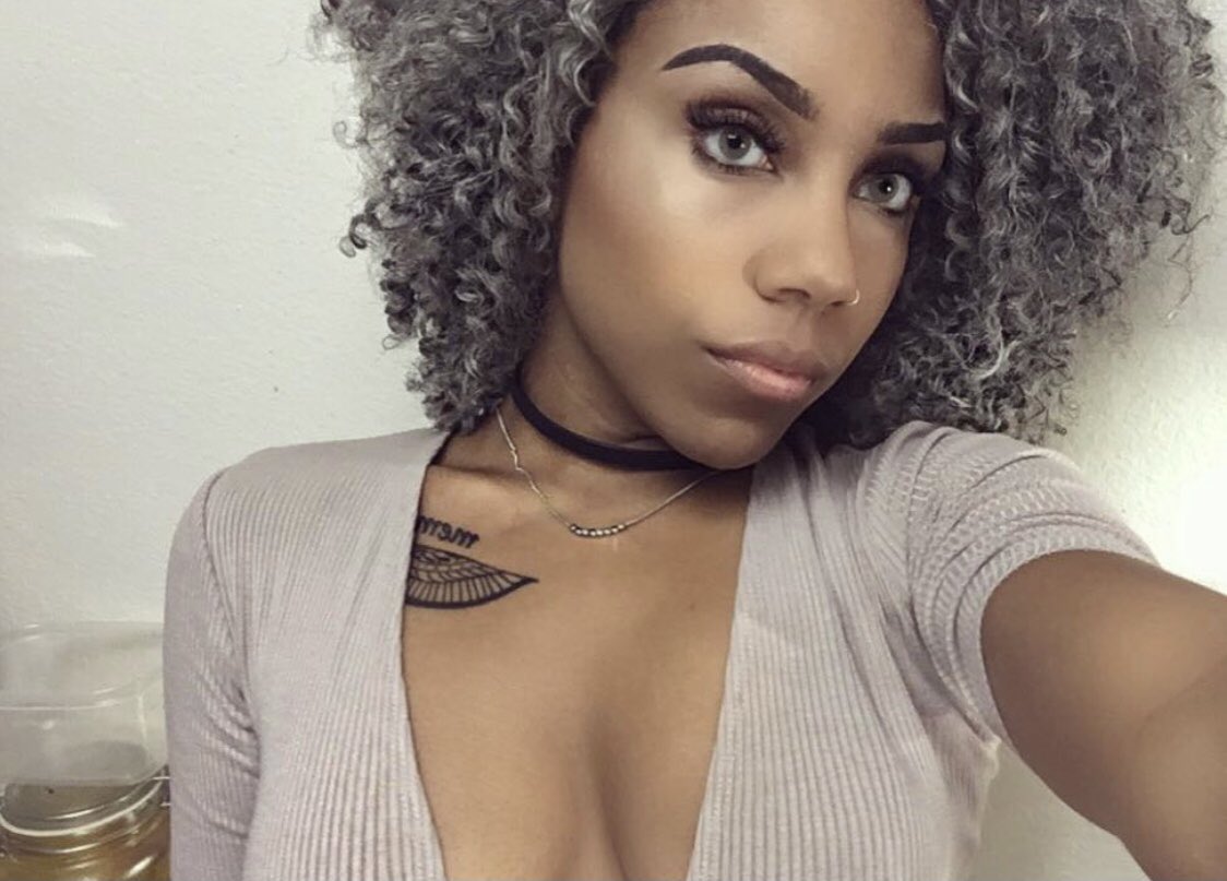 elleulliel's tweet photo. @jozureee @getbread4life my silver haired era was a vibe https://t.co/hDFhqScBhM