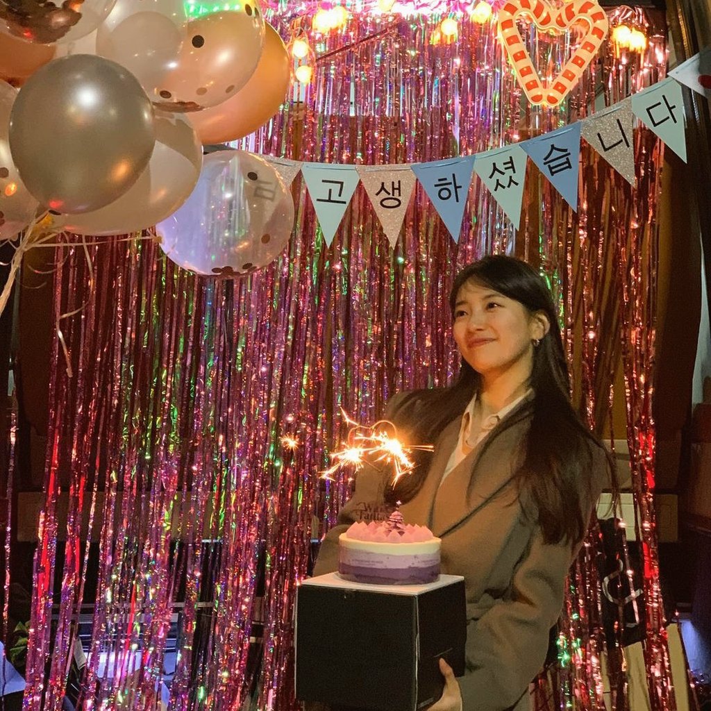 soojigae's tweet photo. Coming back with a cake! Feeling overwhelmed and truly grateful. ❤ https://t.co/4EAm6EemWD