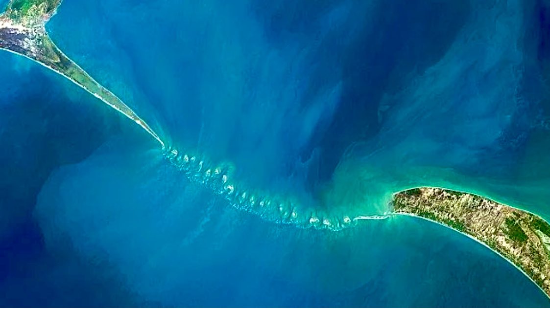 Which is the world’s best monument for love ?
A-: Ram Setu-Built by Lord Sri Ram to bring back his beloved wife Sita from Lanka
भगवान राम ने राम सेतु बनाने वालों के हाथ नहीं काटे थे
B-: Tajmahal- A burial place
RT for Ram Setu ..like for Tajmahal https://t.co/xS4oc9IdOi