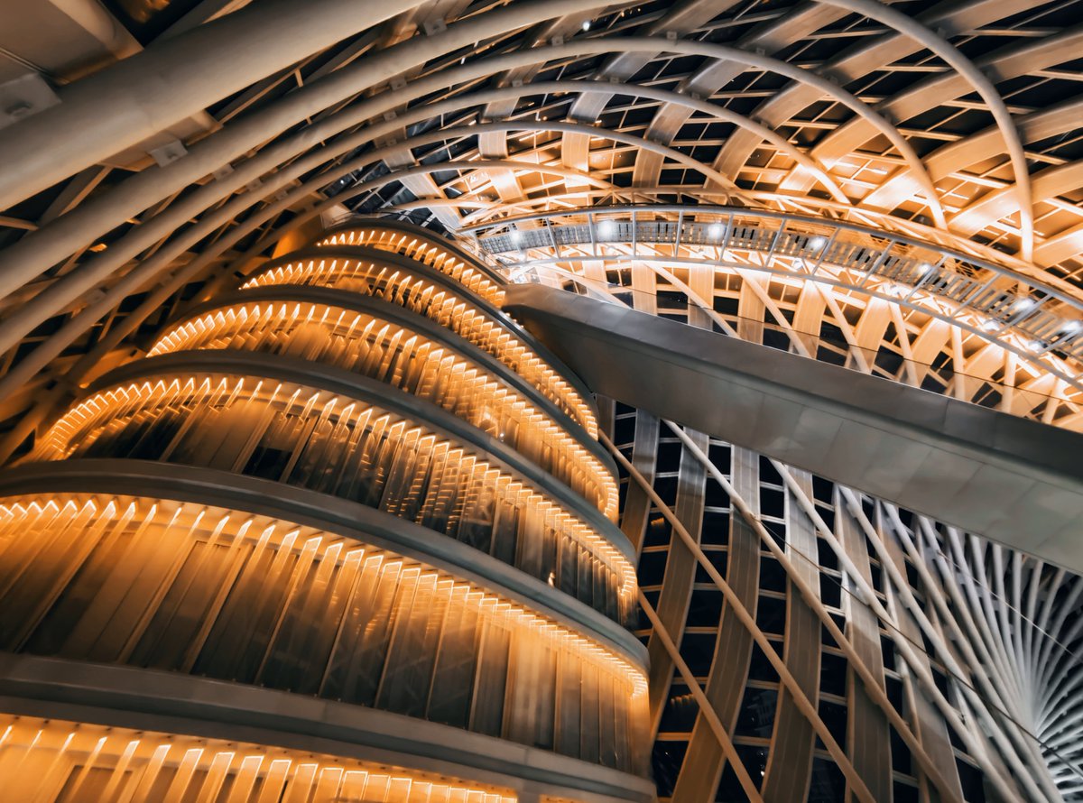 Xiaomi's tweet image. Three snaps at one same place, the color filters on #Mi10TPro work just like magic. 
🔁for cyberpunk
❤️for gold vibes
reply ❄️ for black ice
#PowerYourCreativity