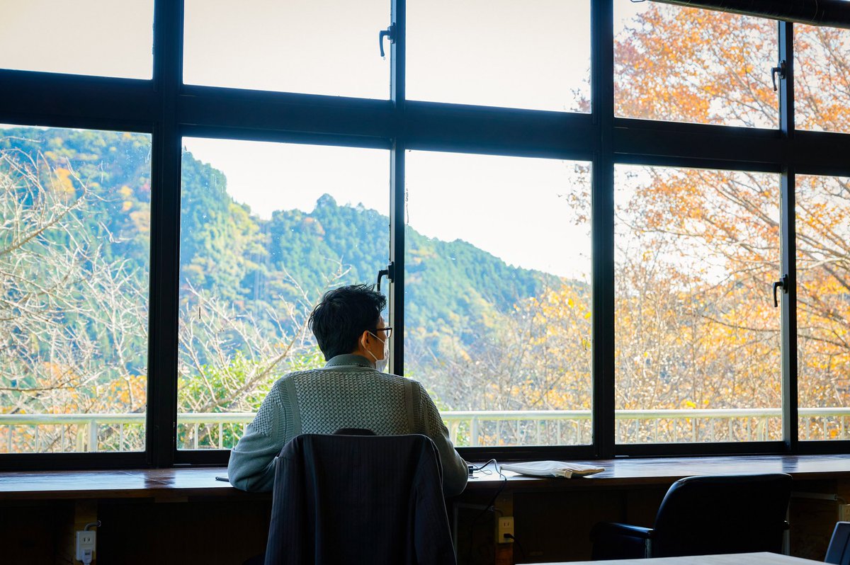 Okutama オクタマプラス 平日は仕事 週末は読書 大きな窓から見える大自然が自慢の学校です ワーケーション サテライトオフィス テレワーク コワーキングスペース 自然が好き 泊まれる学校 奥多摩 青梅 青梅線 Okutamaplus オクタマ Okutama オクタマプラス 平日は仕事 週末は読書 大きな窓から見える大自然が自慢の学校です ワーケーション サテライトオフィス テレワーク コワーキングスペース 自然が好き 泊まれる学校 奥多摩 青梅 青梅線 Okutamaplus オクタマ