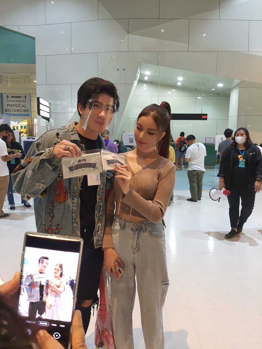 Mimilabsz's tweet photo. - Buti pa si Luis Mansano @luckymanzano
nasa thailand 😭😭
#Fantopia2020 https://t.co/9QXrp3uE4Q